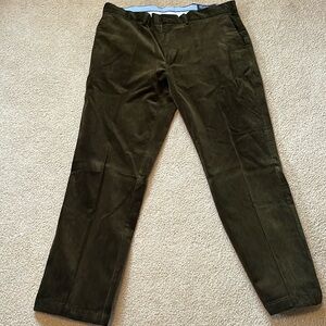 Men’s Polo brown with an olive cast to them corduroy pants size 40 x 32.